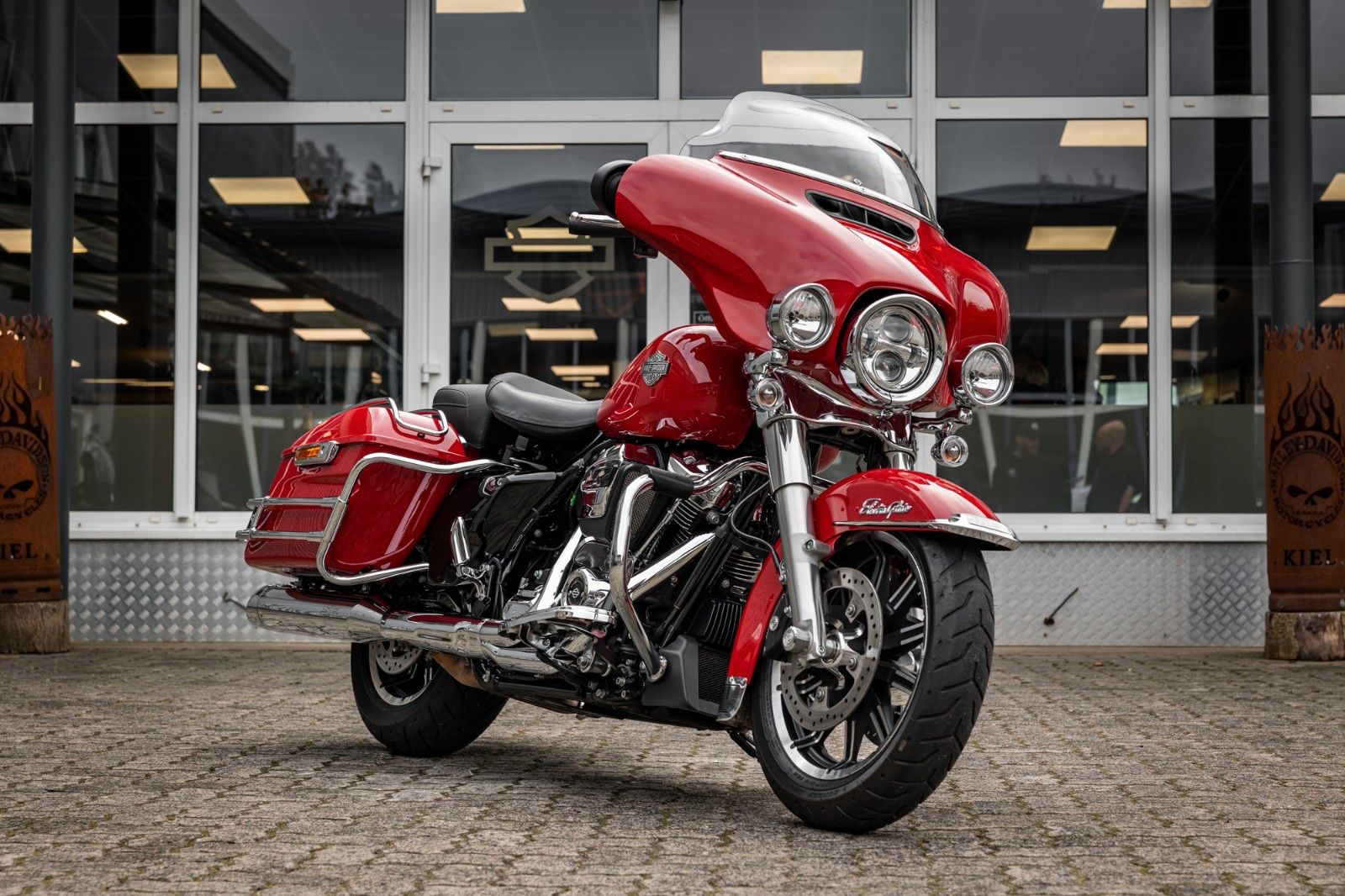 Fahrzeugabbildung Harley-Davidson FLHTP Electra Glide Standard - Firefighter