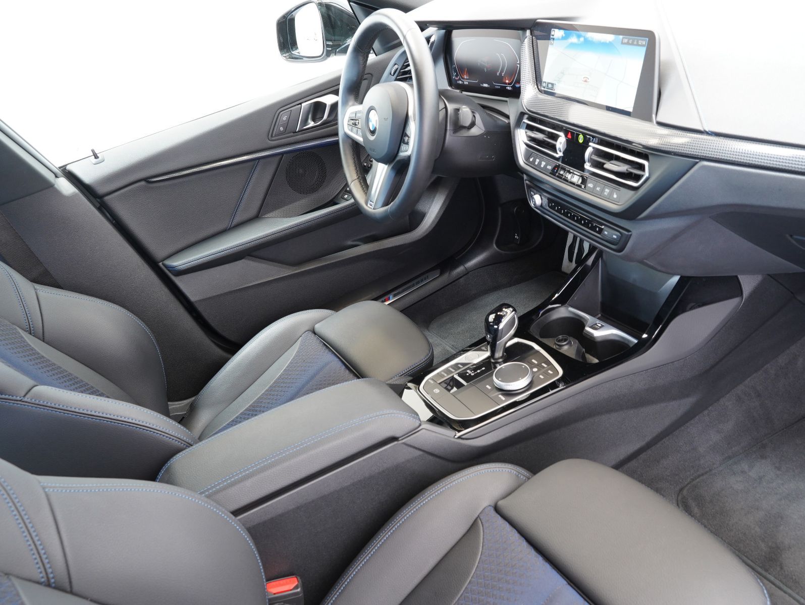 Fahrzeugabbildung BMW 218 i Gran Coupe M Sport SHADOW/LED/LM18"