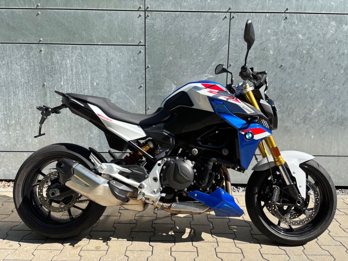 Fahrzeugabbildung BMW F 900 R Sport kurzer Kennzeichenhalter