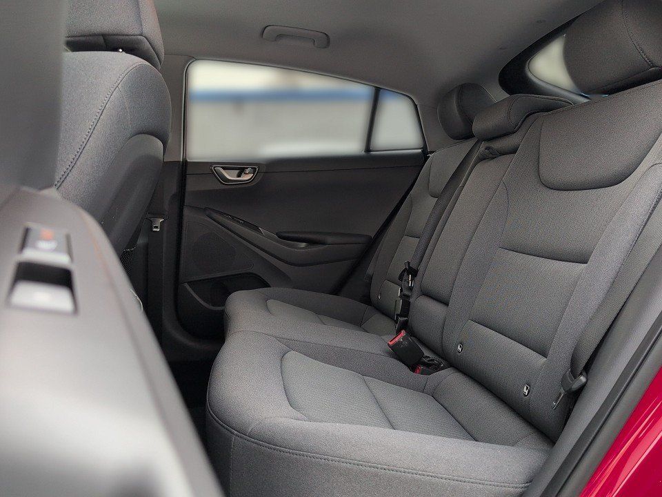 Fahrzeugabbildung Hyundai IONIQ EV STYLE GARANTIE NAV+INFINITY+CARPLAY+KAM