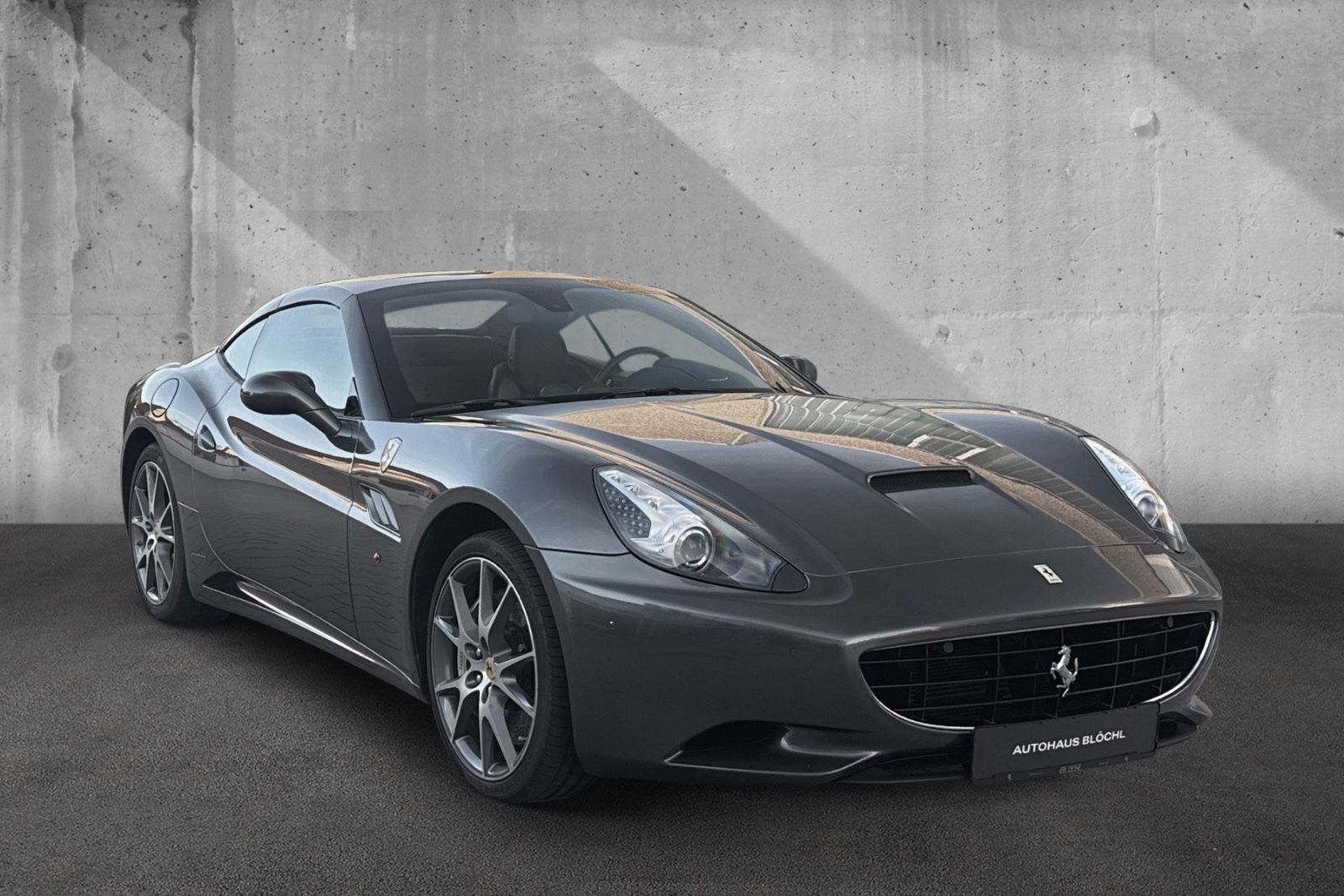 Fahrzeugabbildung Ferrari California*Daytona*Embleme*Dt. Auto