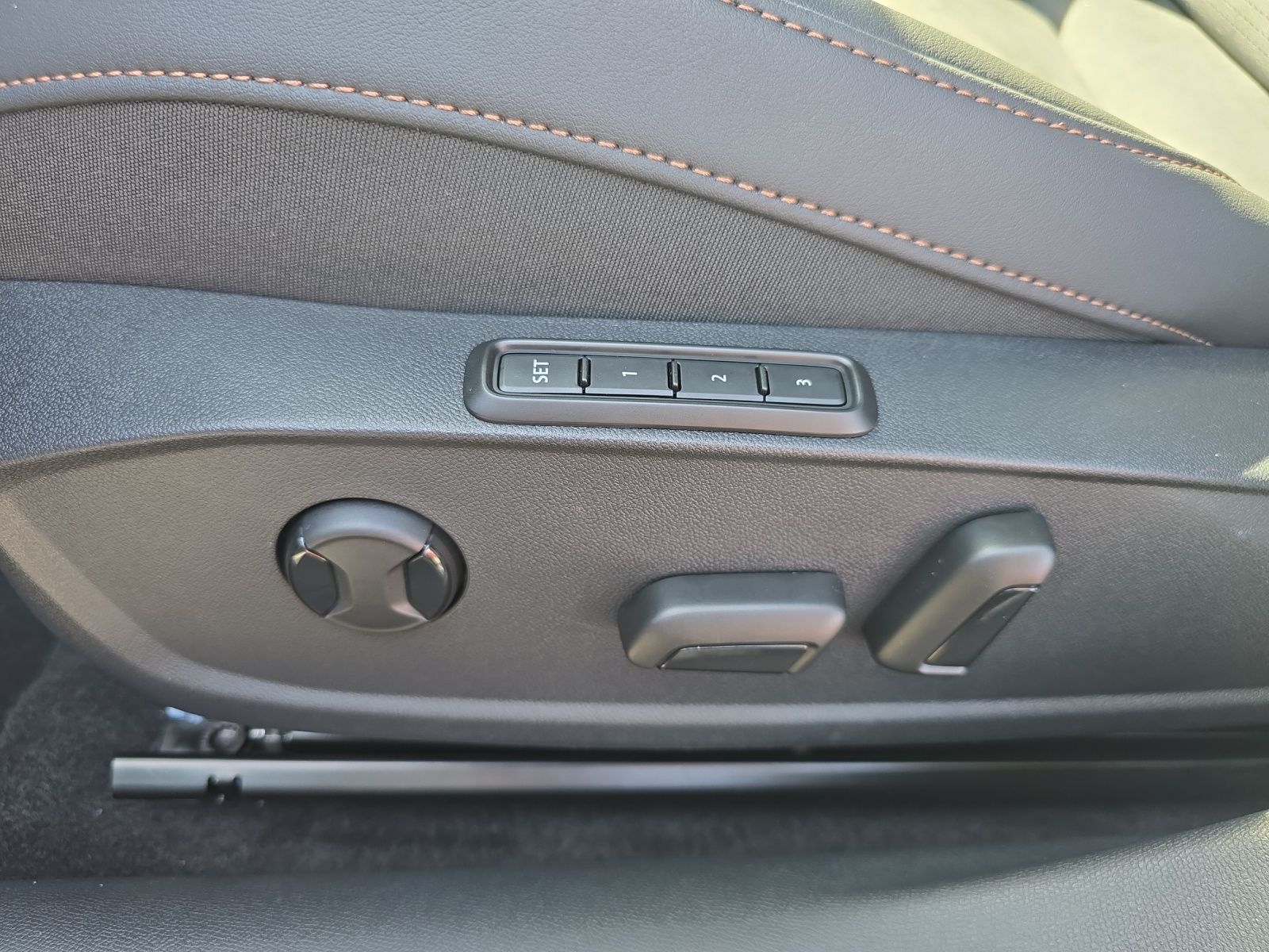 Fahrzeugabbildung CUPRA Leon Sportstourer 2.0 TSI  4Drive VZ DSG AHZ KAM