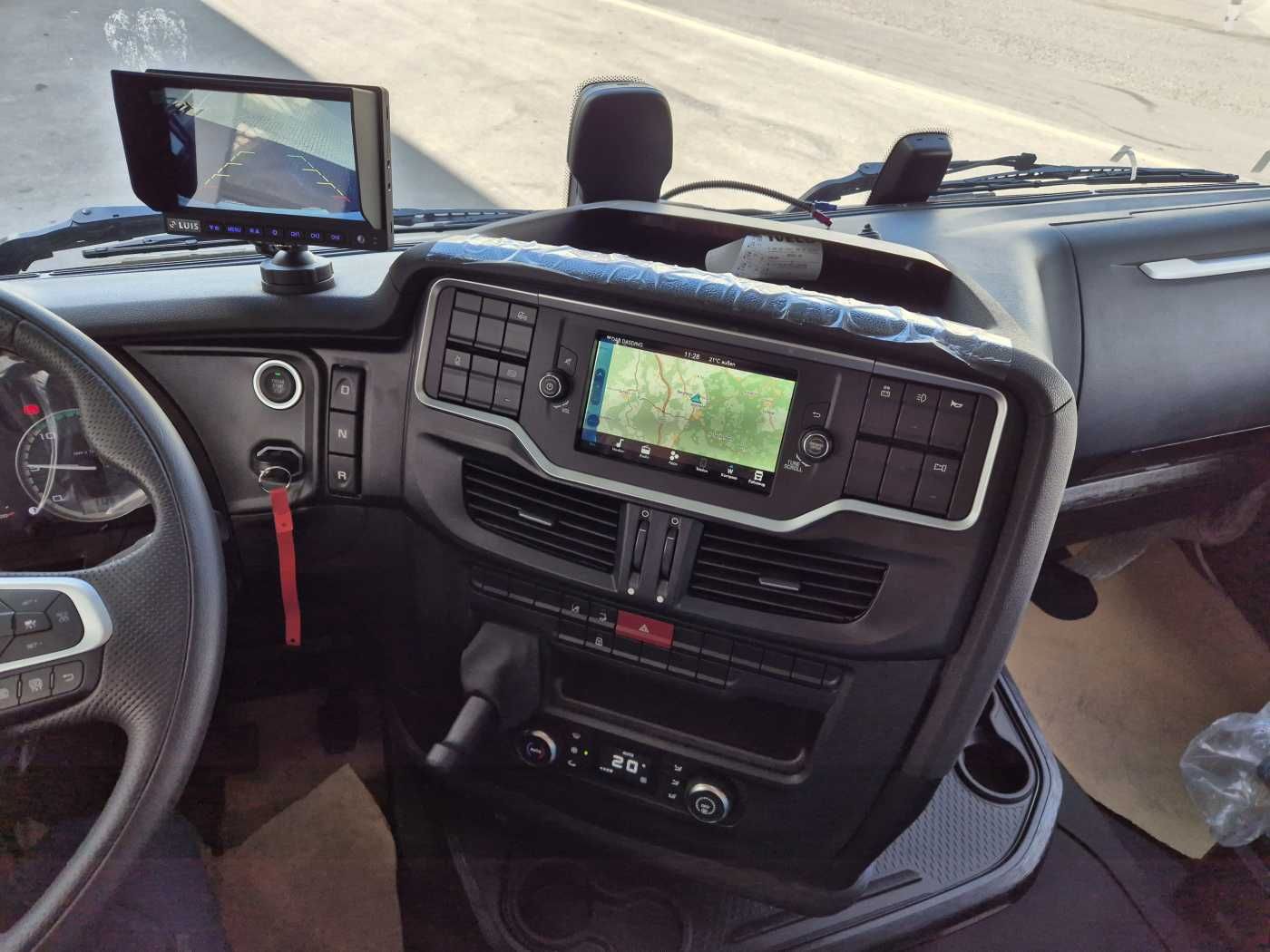 Fahrzeugabbildung Iveco S-Way AS190S42/P Schiebeplanen LBW 2.000kg AHK