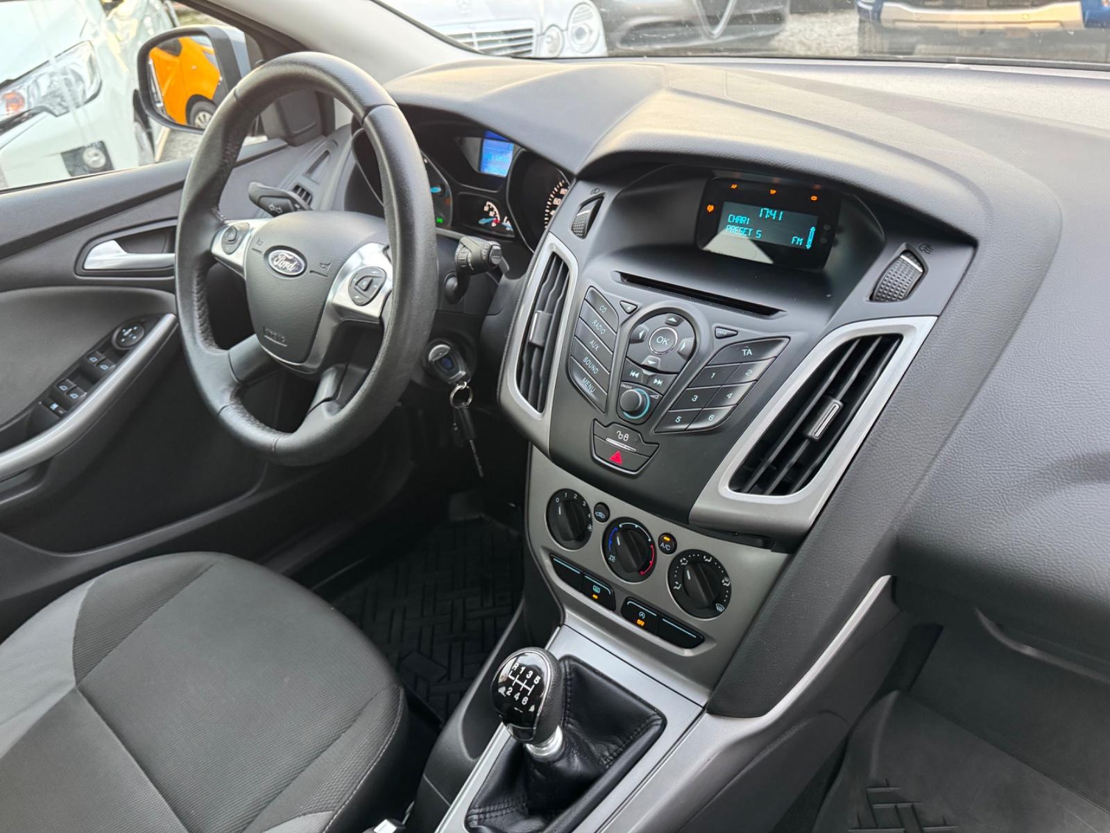 Ford Focus 2013 — photo 10