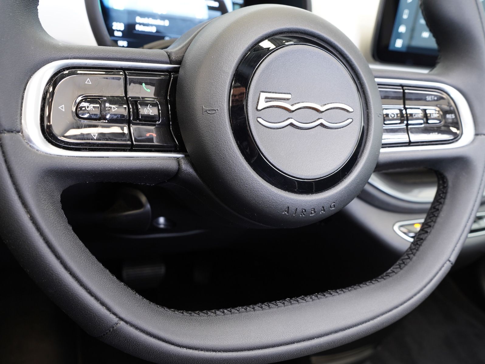 Fahrzeugabbildung Fiat 500e Cabrio 87KW/42kWh/DC-LADEN/CARPLAY/DAB