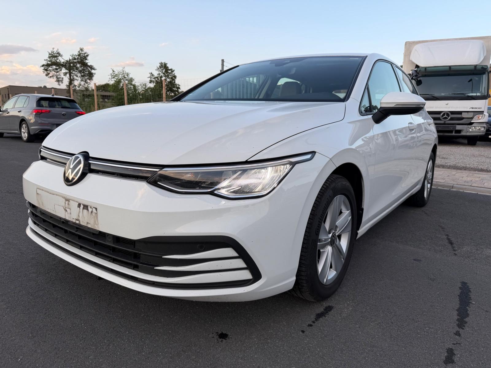 Volkswagen Golf VIII Lim. Life LED AHK HARMAN DIGITAL