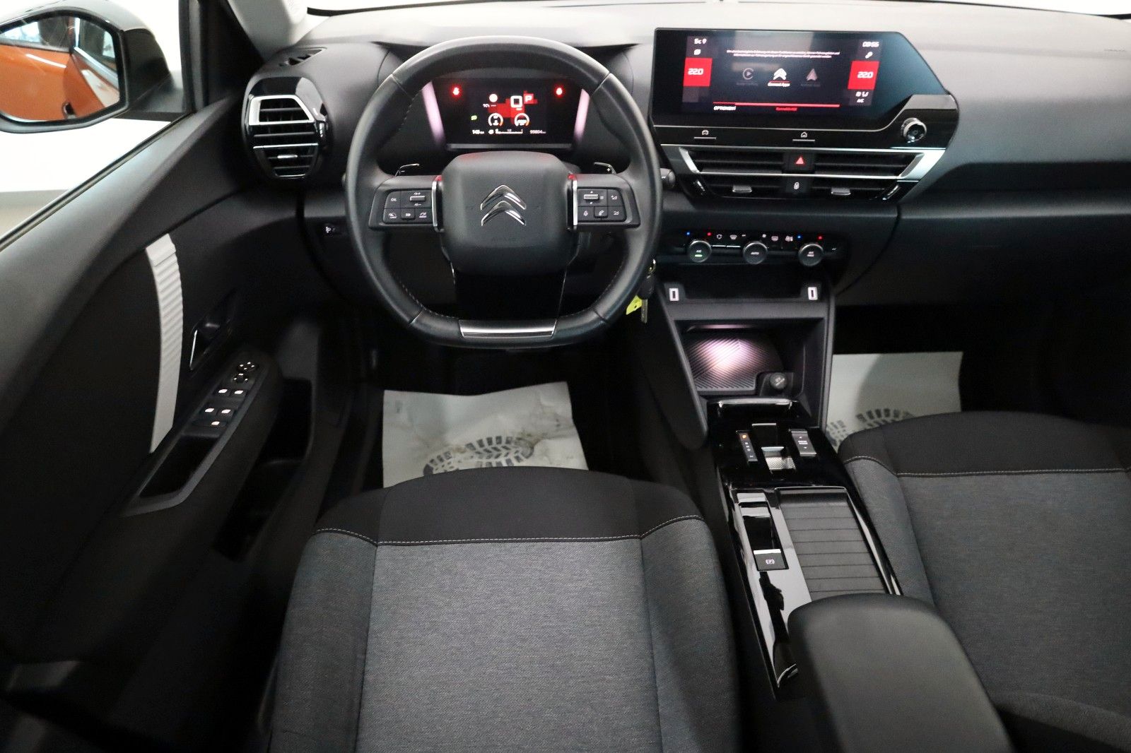 Fahrzeugabbildung Citroën C4 Lim. Feel App Connect,PDC,8 fach bereift