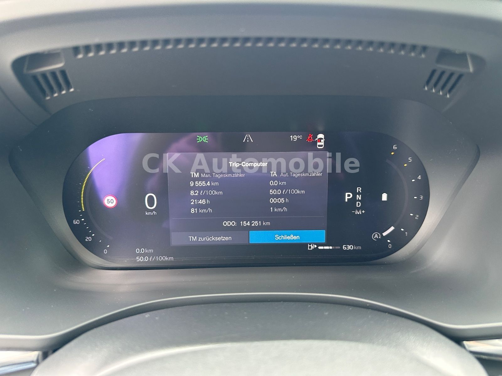 Fahrzeugabbildung Volvo XC60 B4 R Design 2WD/Navi/Pano/Kamera/LED