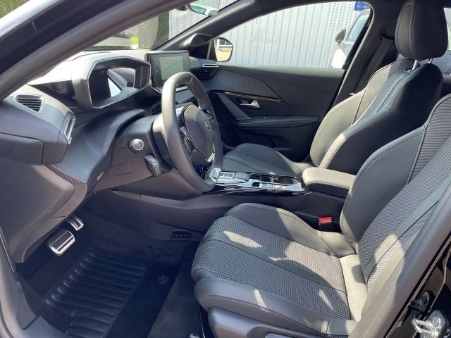 208 e GT 136 PS Navi Kamera Panoramadach