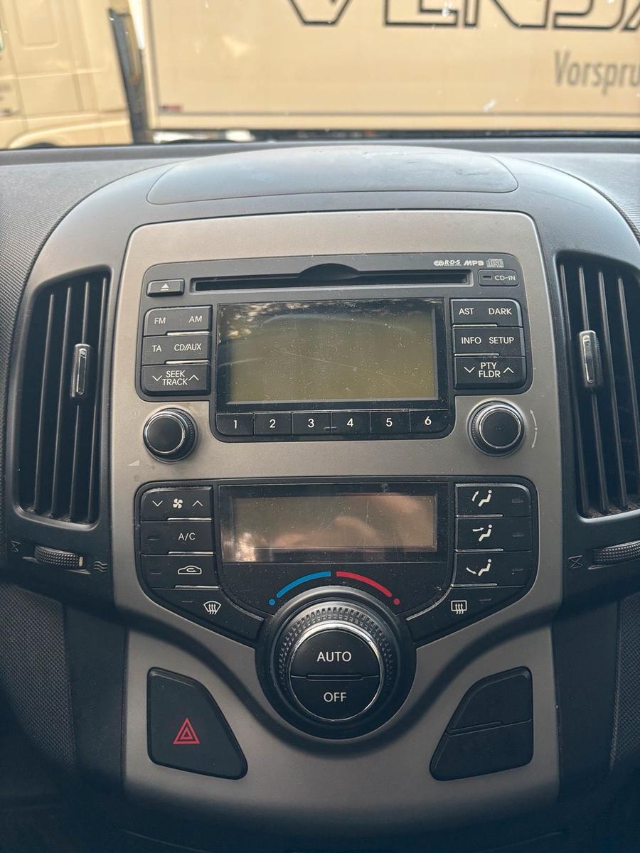 Hyundai i30 2011 — photo 9