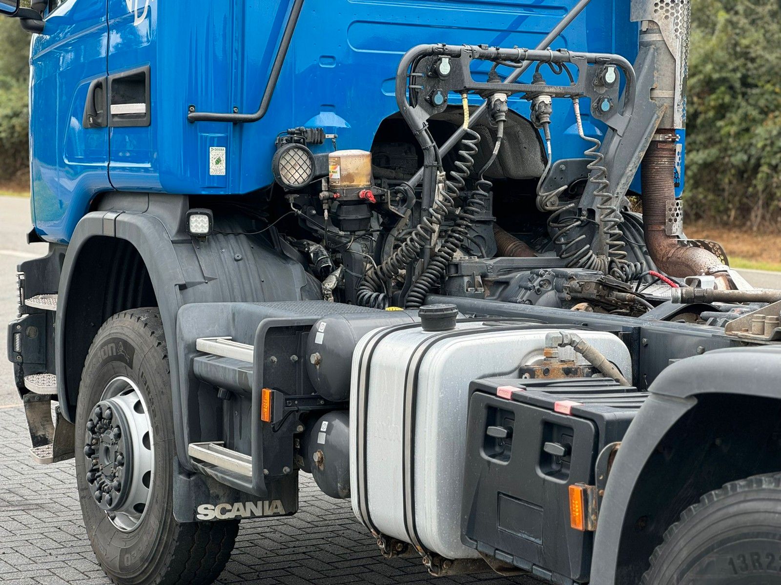 Fahrzeugabbildung Scania G450 4x4H BB Sattelzugmaschine Kipp-Hydraulik