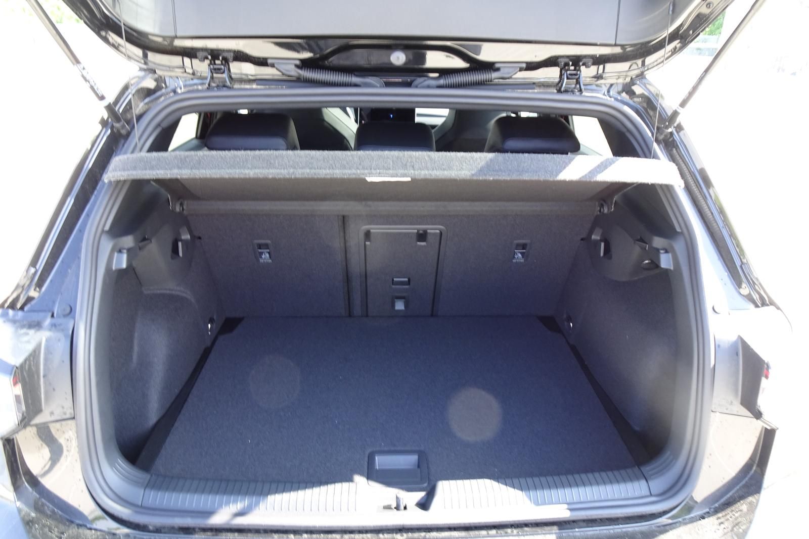 Fahrzeugabbildung Volkswagen Golf VIII Lim. 2.0 TDI 110kW DSG LED Sportfahrw