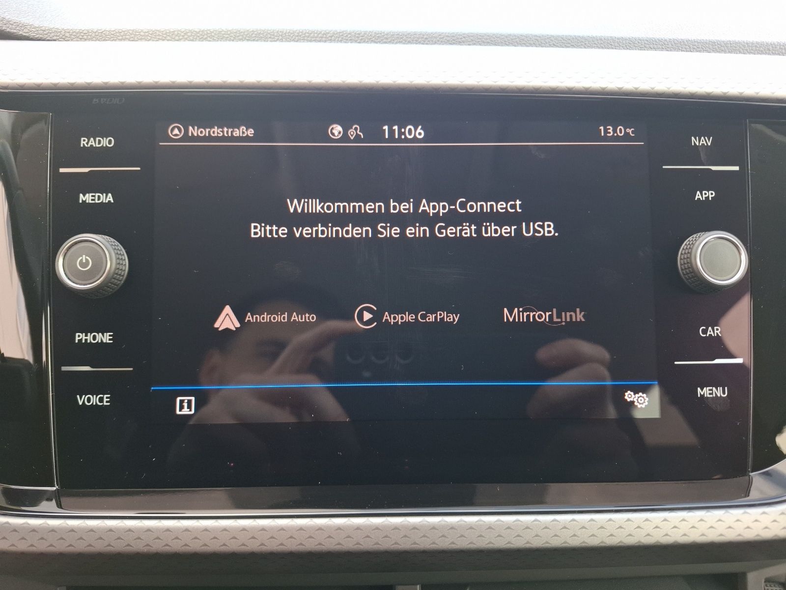 Fahrzeugabbildung Volkswagen T-Cross TSI Active Navi ACC PDC SH LM