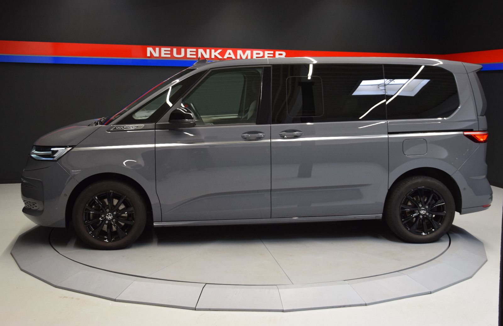 Fahrzeugabbildung Volkswagen T7 Multivan Style Easy Open ACC AHK Kamera 7-Stz