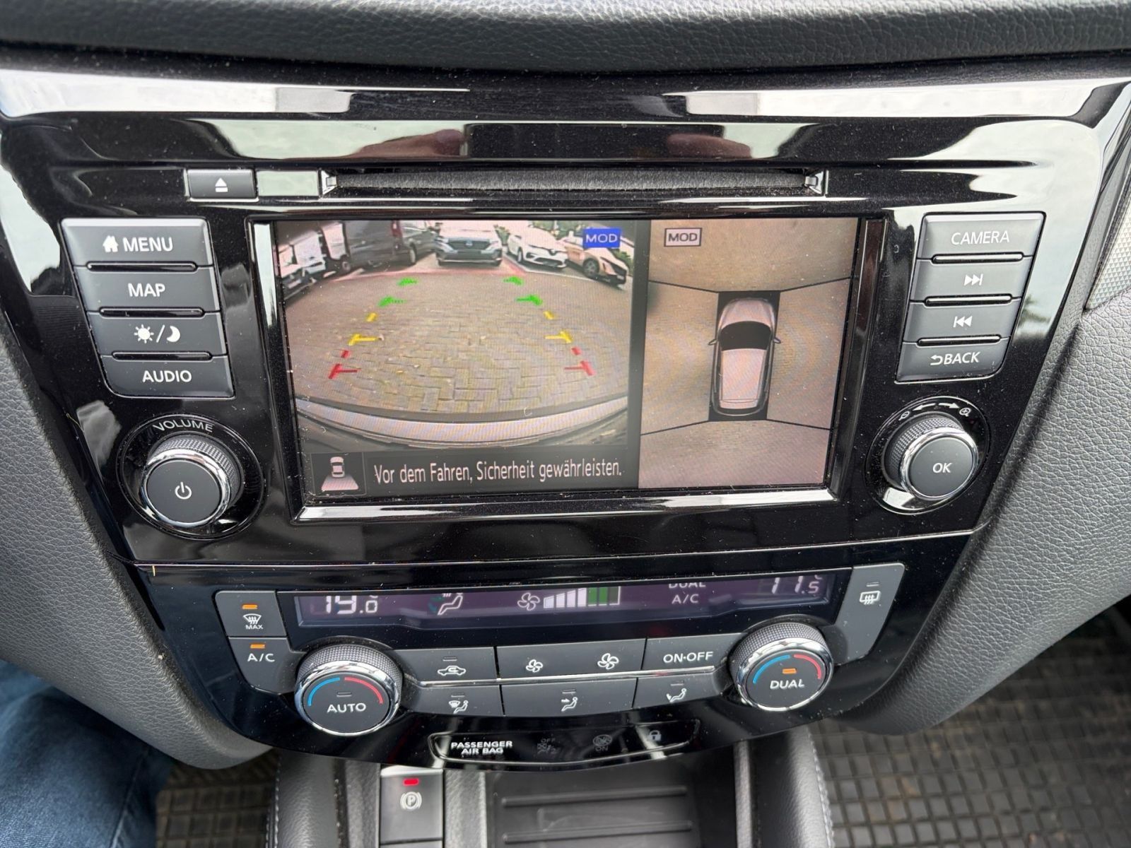 Fahrzeugabbildung Nissan Qashqai 1.3 DIG-T Akari*Navi*Pano*360°Kamera*