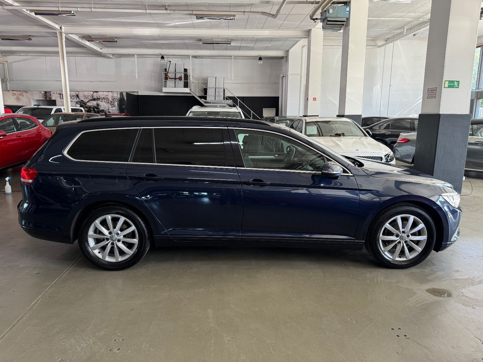 Fahrzeugabbildung Volkswagen Passat 2.0 TDI DSG COMFORTLINE NAVI LED AHK ACC