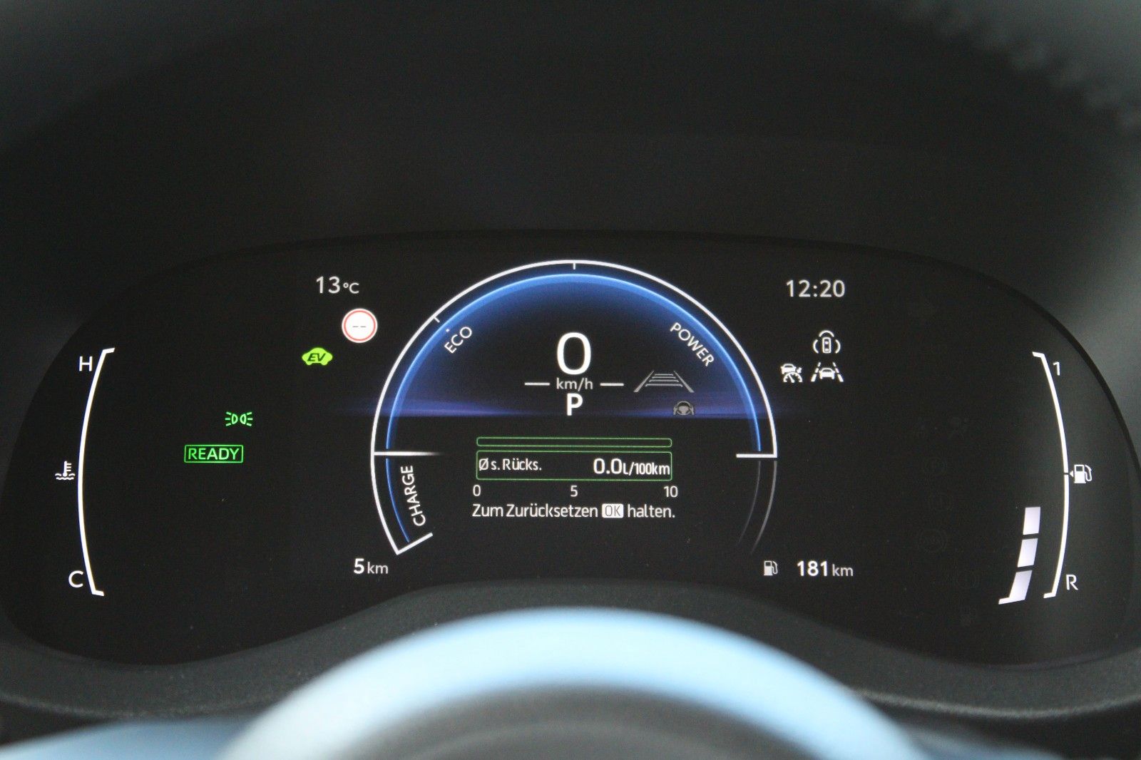 Fahrzeugabbildung Toyota Yaris Cross Hybrid Teamplayer + Winter-/Safety-P