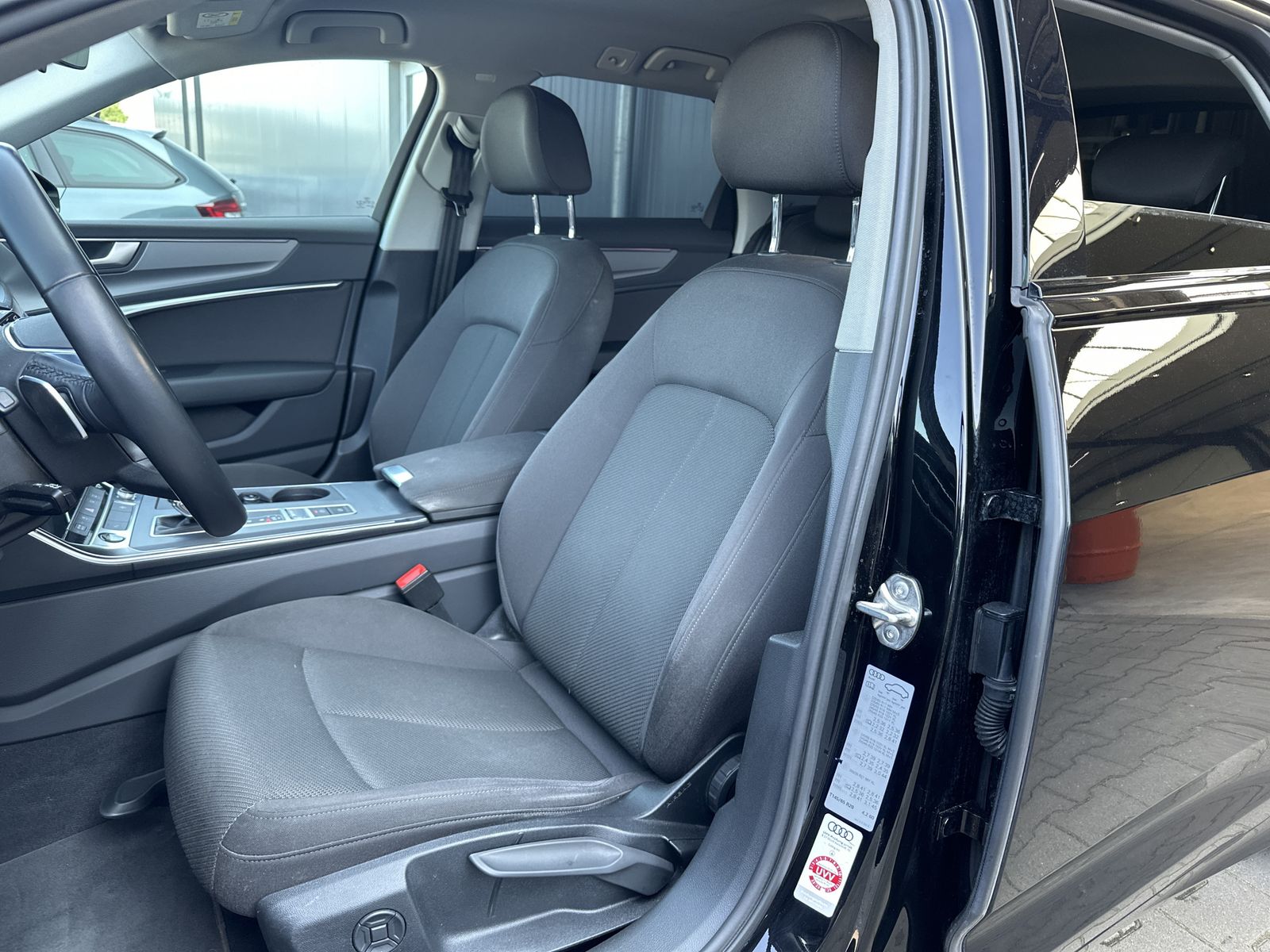 Fahrzeugabbildung Audi A6 Avant 35 TDI S-Line NAV+LED+TEMPOMAT+DAB+1HD