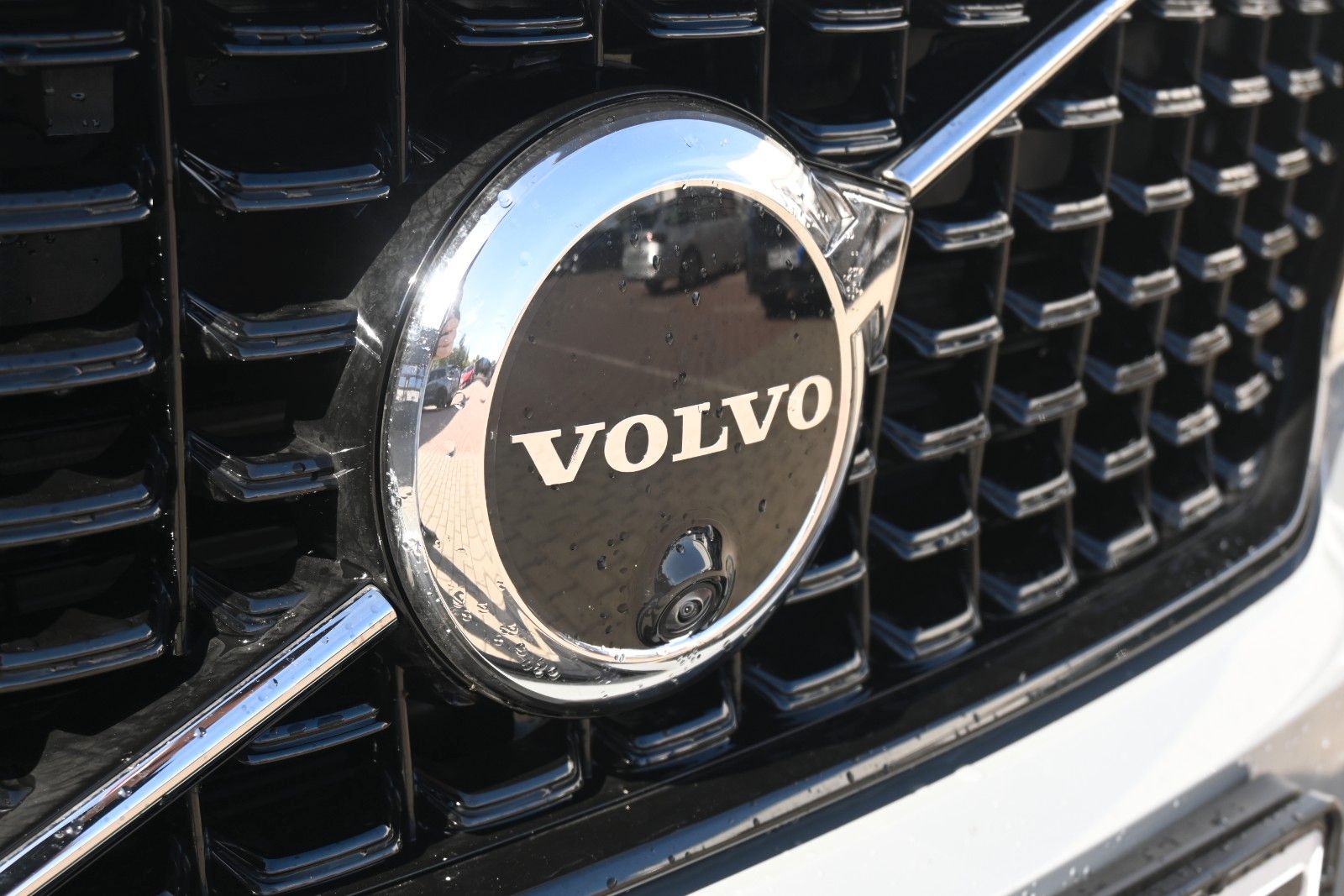 Fahrzeugabbildung Volvo XC40 B4 DKG Plus Black*STDHZG*Pixel*360°*20"
