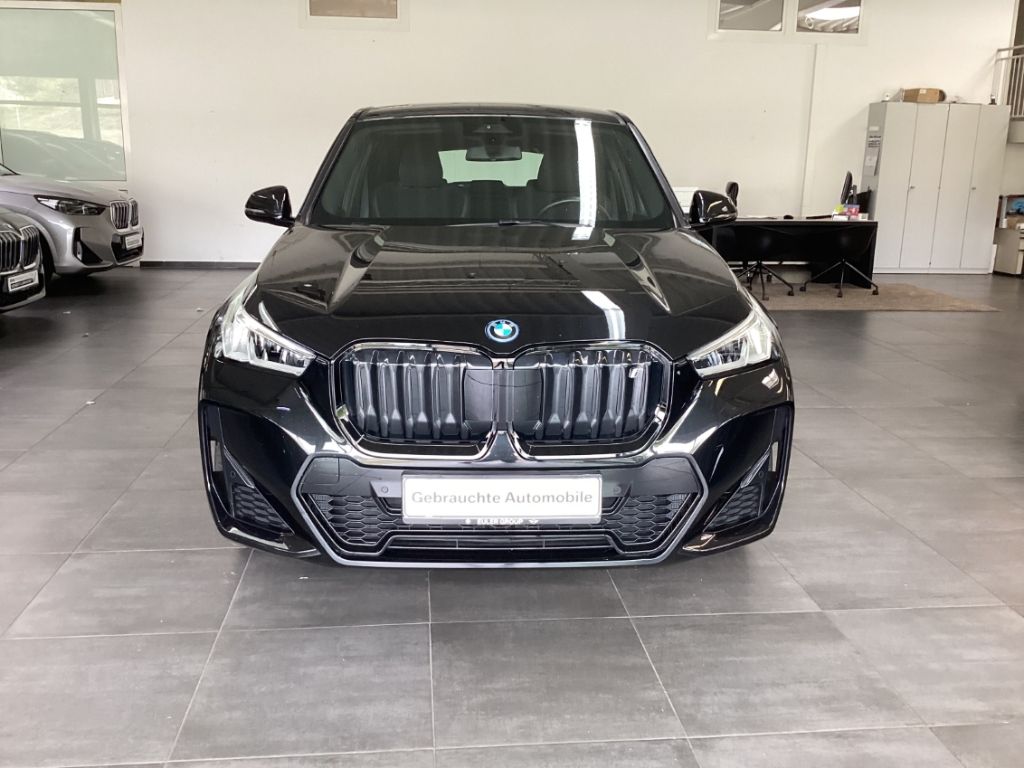 BMW iX1 xDrive 30 Sportpaket AD Navi Digitales Cockp foto 10