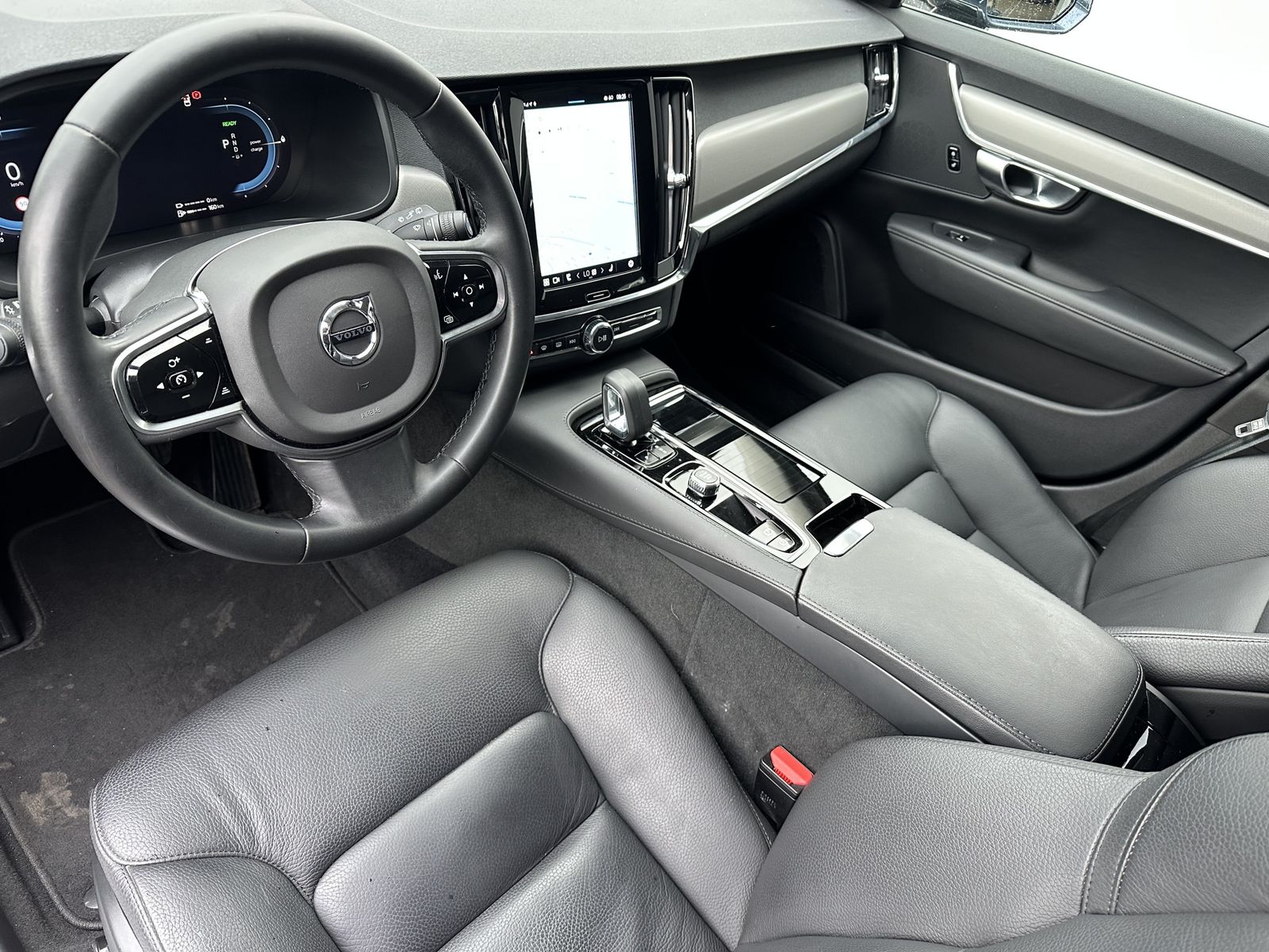 Fahrzeugabbildung Volvo V90 T6 Recharge AWD Core NAV+LED+KAM+AHK+VC+ACC