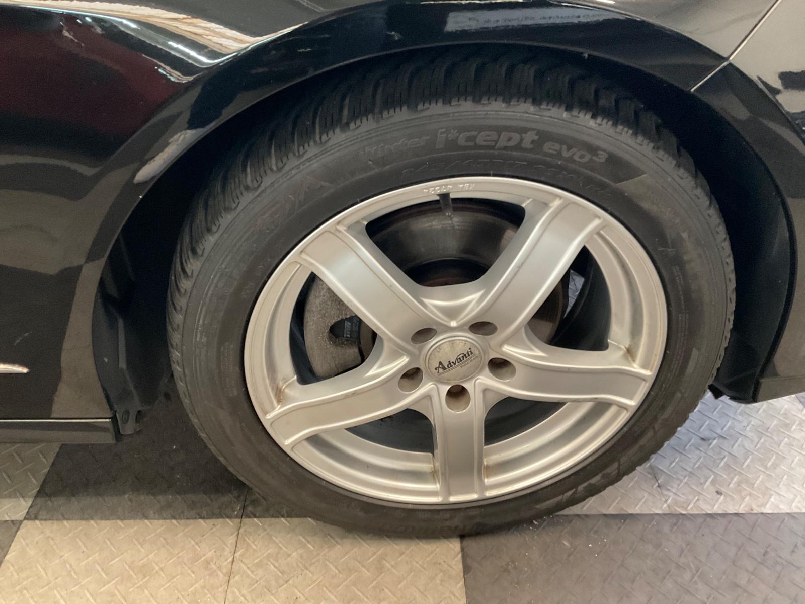 Mercedes-Benz E220 2011 — photo 19