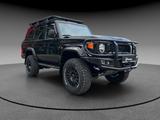 Toyota Land Cruiser GRJ76 - Black Series - Toyota Land Cruiser mit Benzin-Antrieb: Geländewagen