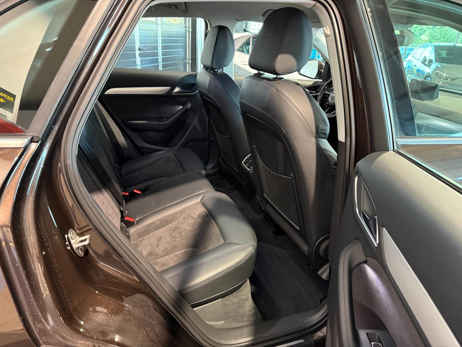 Audi Q3  S Line Sport  LED AHK  Navi
