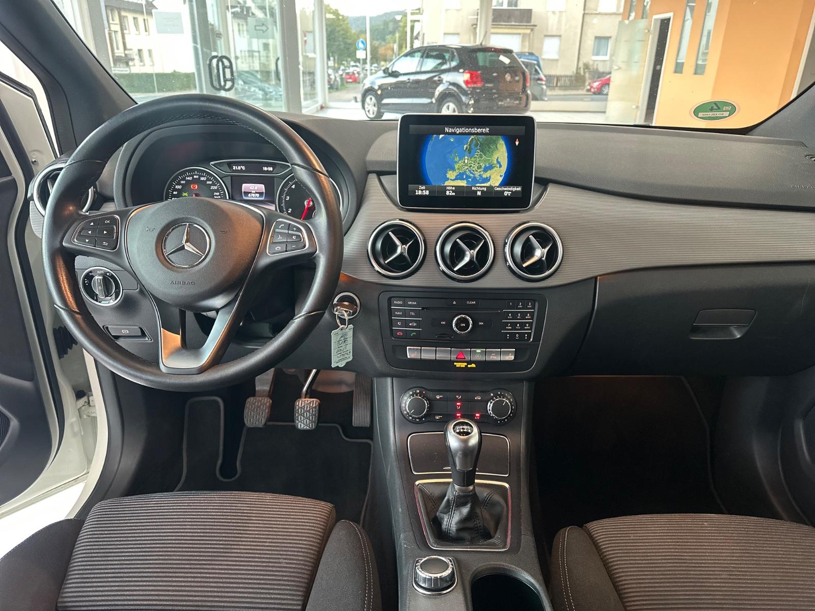 Mercedes-Benz B 180 Xenon Scheckheft Rückfahrkamera Style