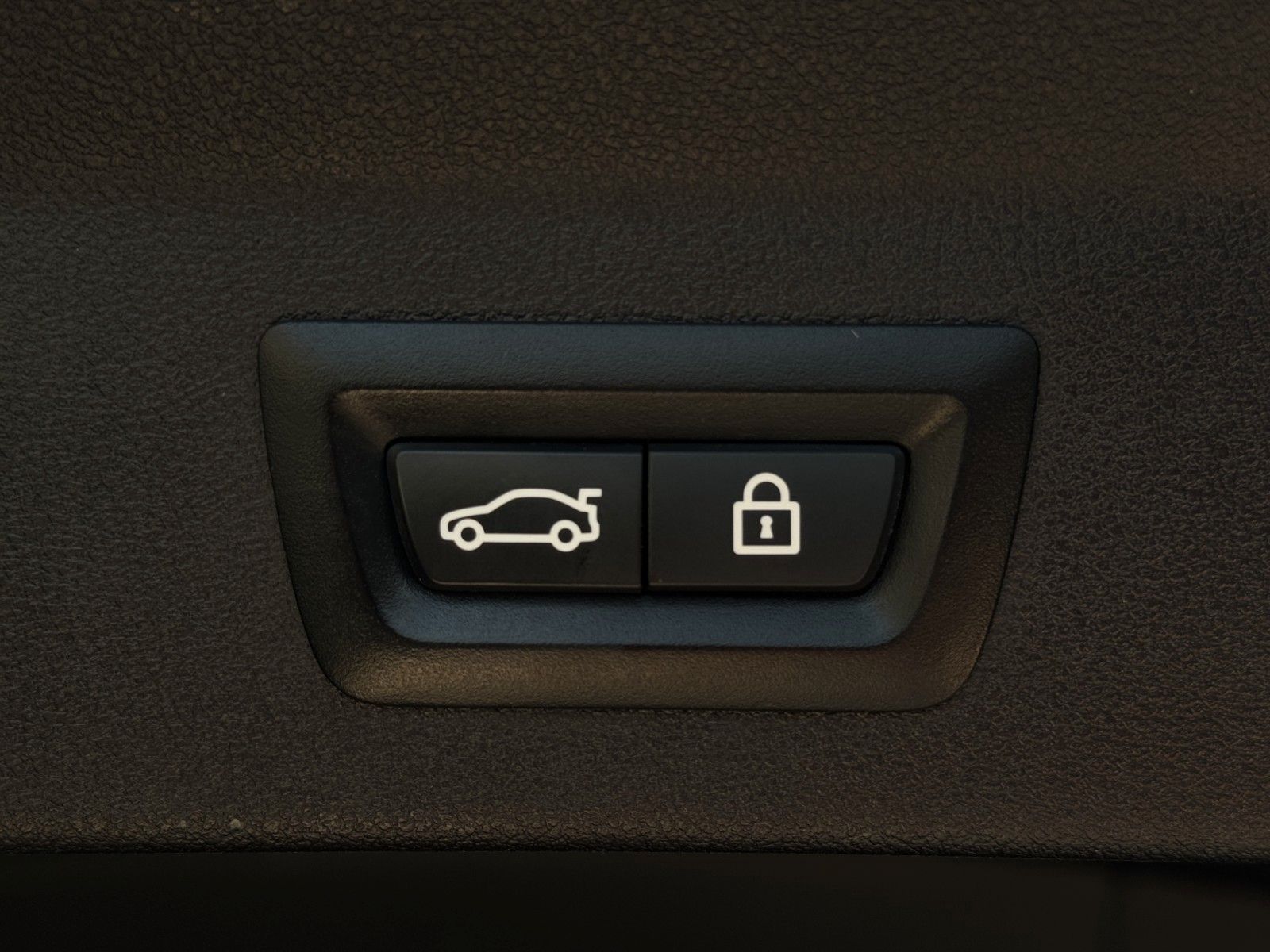 Fahrzeugabbildung BMW X3 M40i Pano/HUD/Bhz.Sport.Lenkrad/Elektr.Sitze