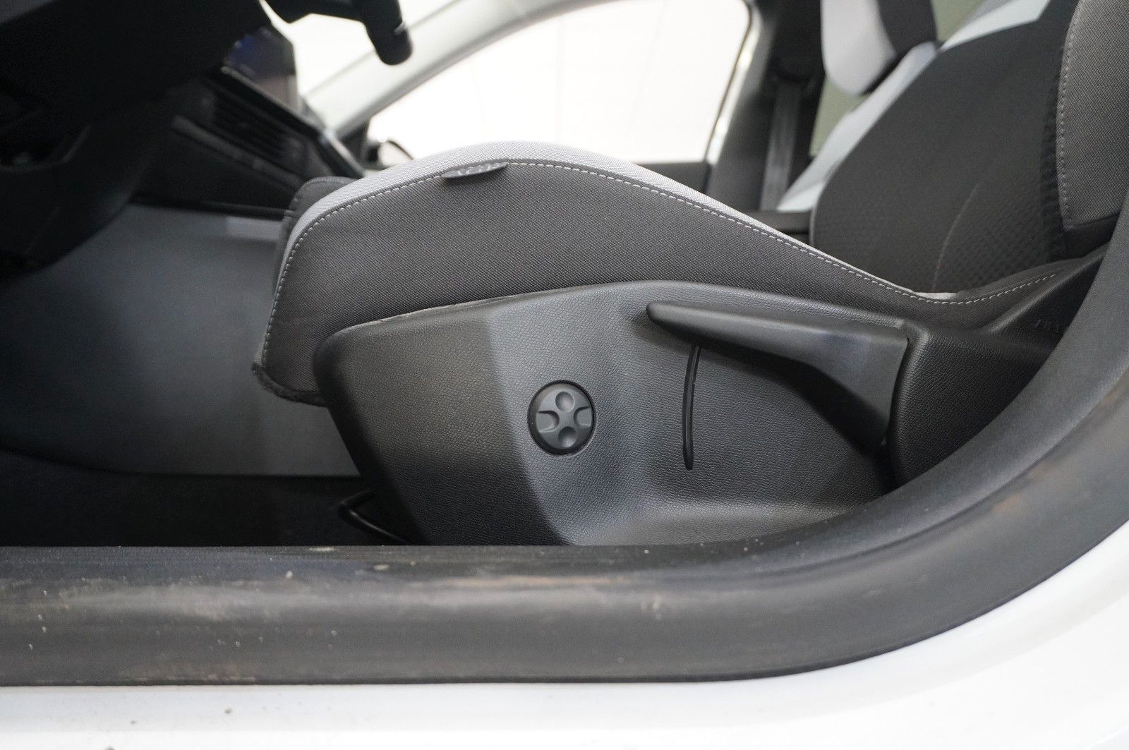 Fahrzeugabbildung Opel Astra L ST 1.5D EDITION NAVI/LED/KAMERA/SHZ/DAB+