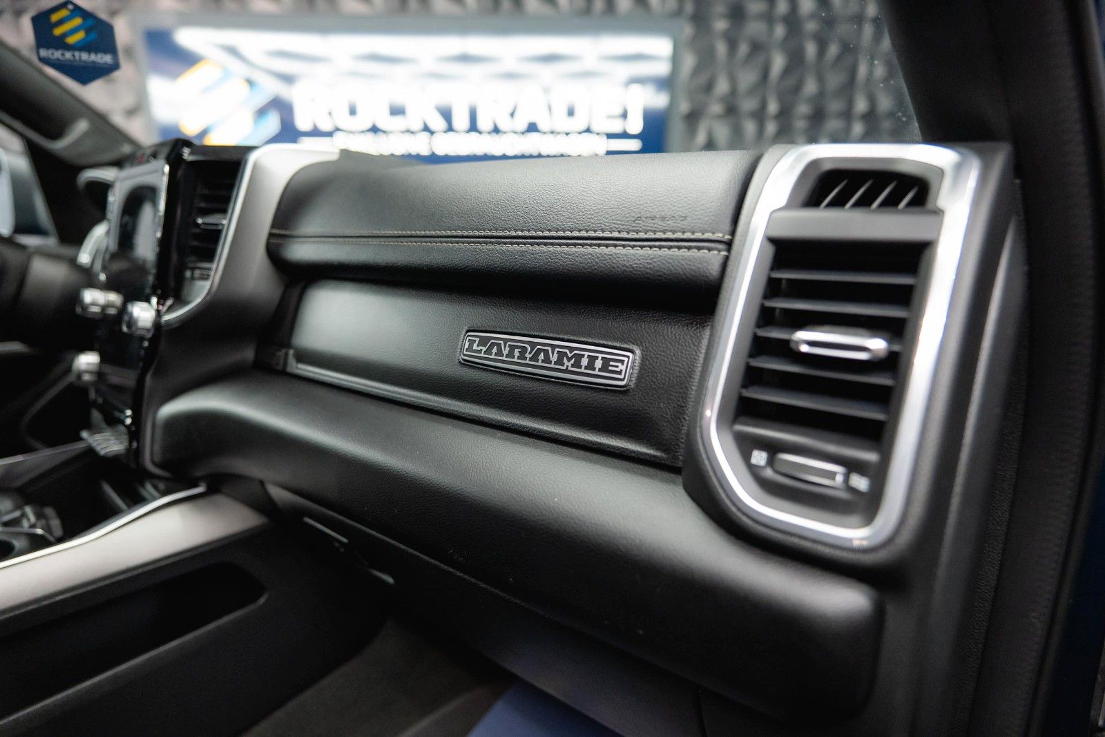 Fahrzeugabbildung Dodge RAM 5.7 V8 HEMI 4x4 LARAMIE TRX OFFROAD PAKET