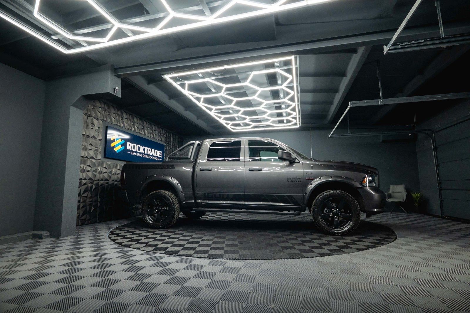 Fahrzeugabbildung Dodge RAM 5.7 V8 HEMI 4x4 OFFROAD Night-Paket *LED*AHK