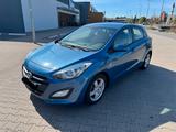 Hyundai i30 1.6 CRDi 81kW Classic in Ash Blue Metallic - mit Diesel-Antrieb: Limousine, Metallic