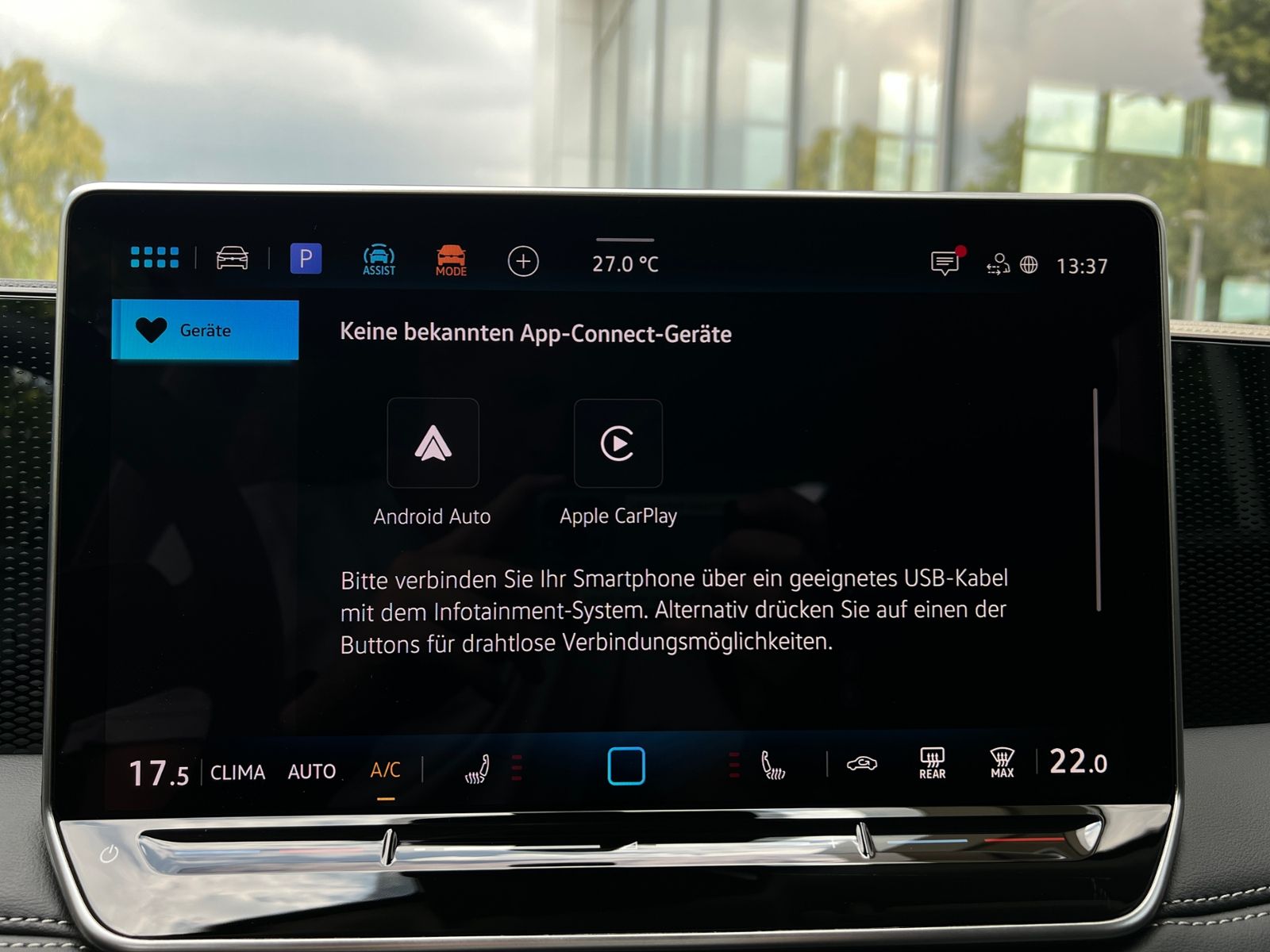 Fahrzeugabbildung Volkswagen Tiguan LIFE 1.5 eTSI DSG *AHK, LED Plus, Kamera,