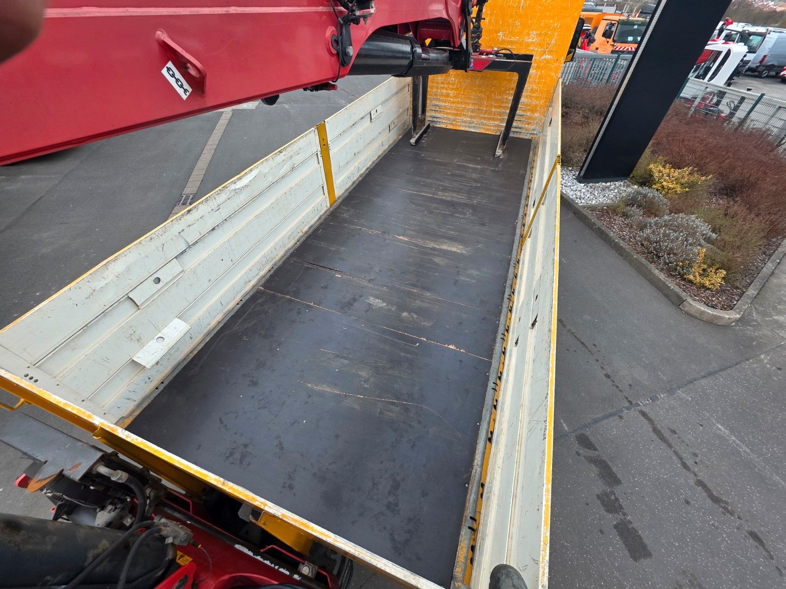 Fahrzeugabbildung Mercedes-Benz Arocs 2545 L 6x2 HMF 2110L Zange Retarder