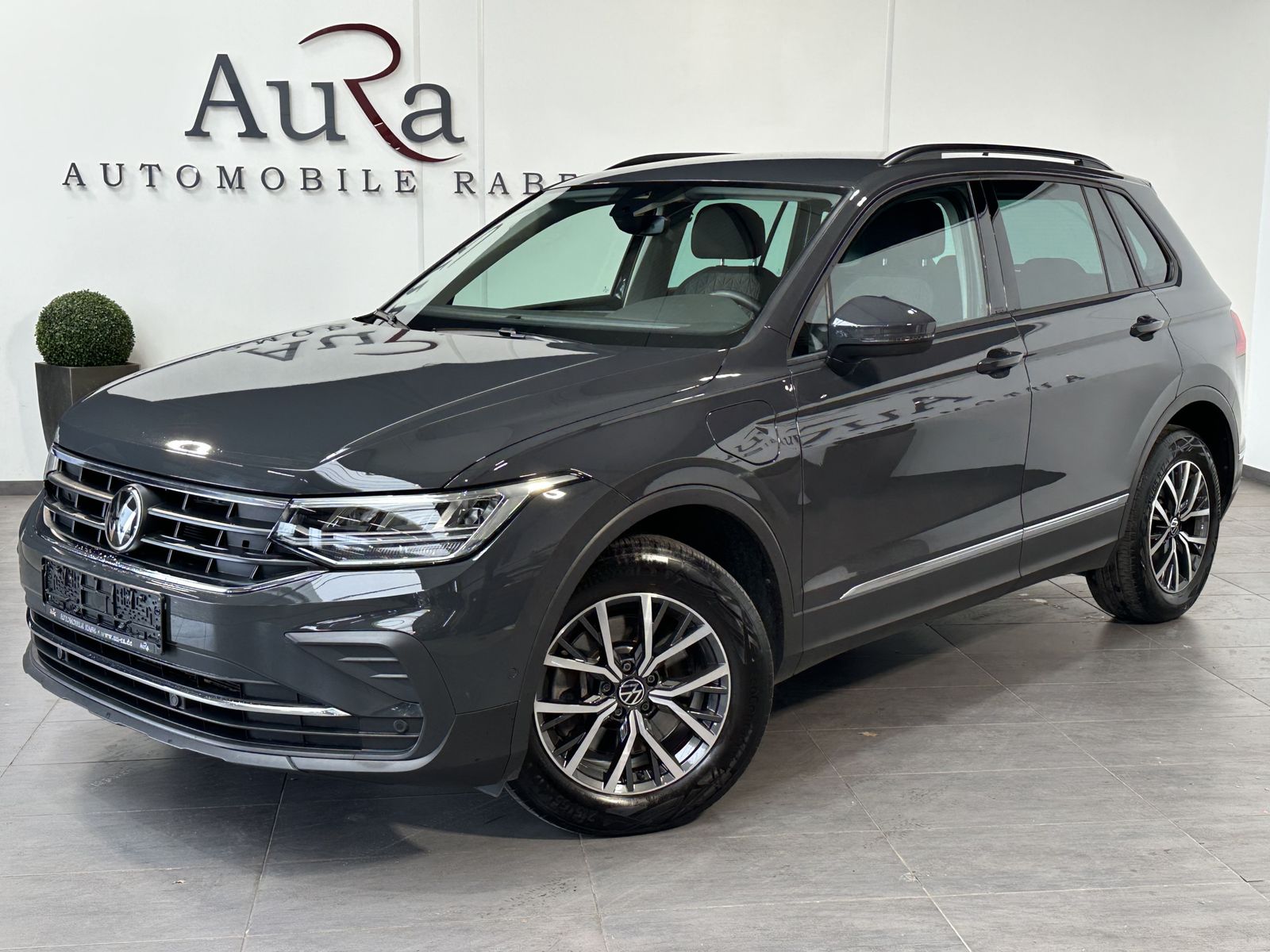 Fahrzeugabbildung Volkswagen Tiguan 1.4 eHybrid DSG Life NAV+LED+AHK+ACC+1HD