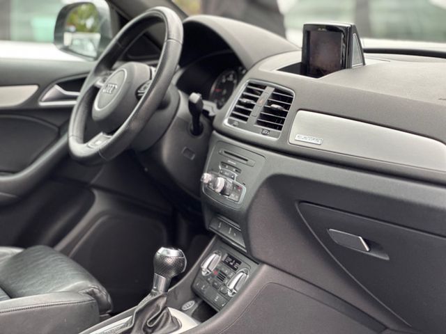 Audi Q3  2.0 TDI quattro S-LINE