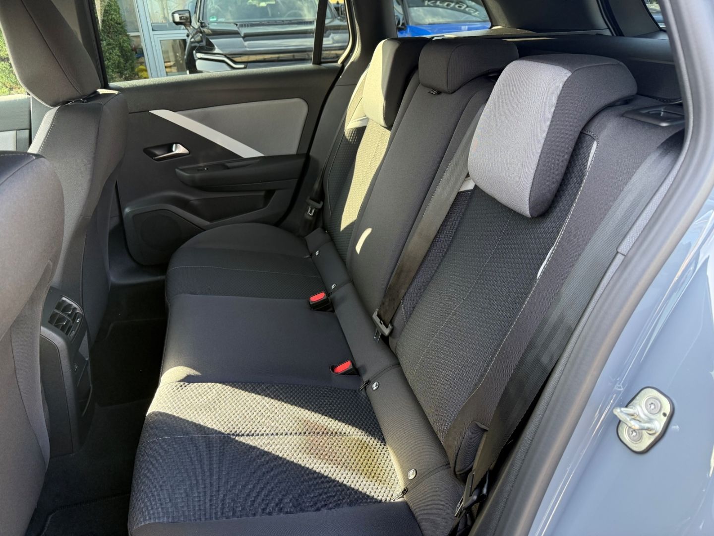 Fahrzeugabbildung Opel Astra L Sports Tourer ST 1.2 Edition SHZ+LHZ+All