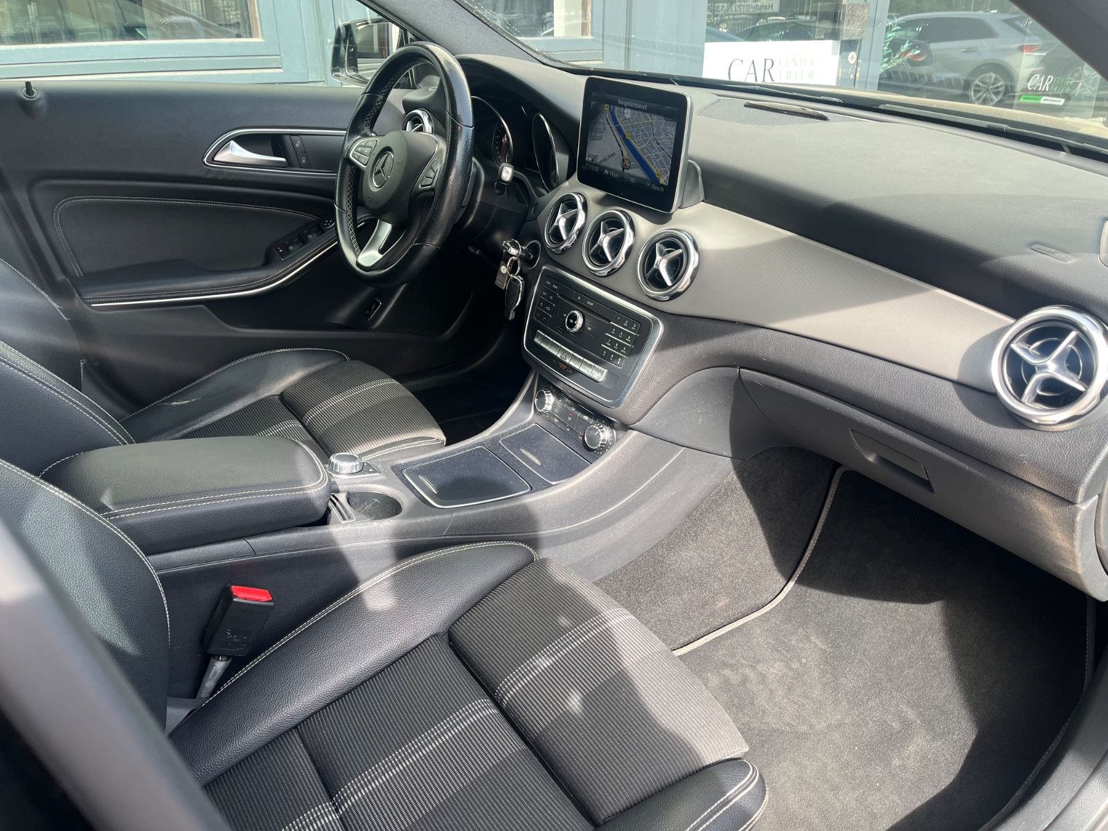 Mercedes-Benz GLA 180 Automatik-Navi-LED-PDC-Sportsitze – Bild 18