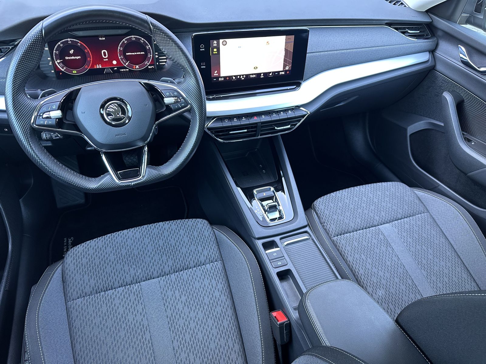 Fahrzeugabbildung SKODA Octavia Combi 2.0 TDI DSG Style NAV+MATRIX+AHK