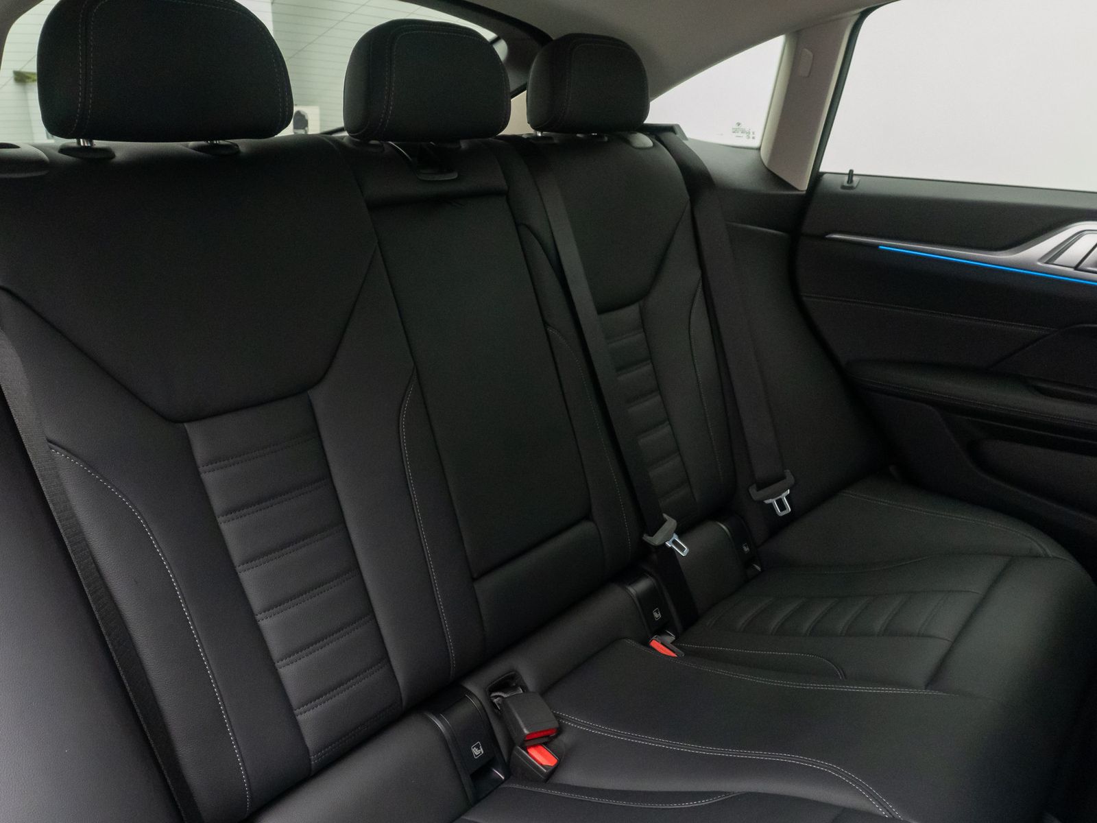 Fahrzeugabbildung BMW i4 eD40 GC HiFi Alarm Kamera HUD Leder 19Zoll