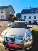 Toyota Avensis Combi Executive 2.0-l-VVT-i Executive - Toyota Avensis mit Schiebedach