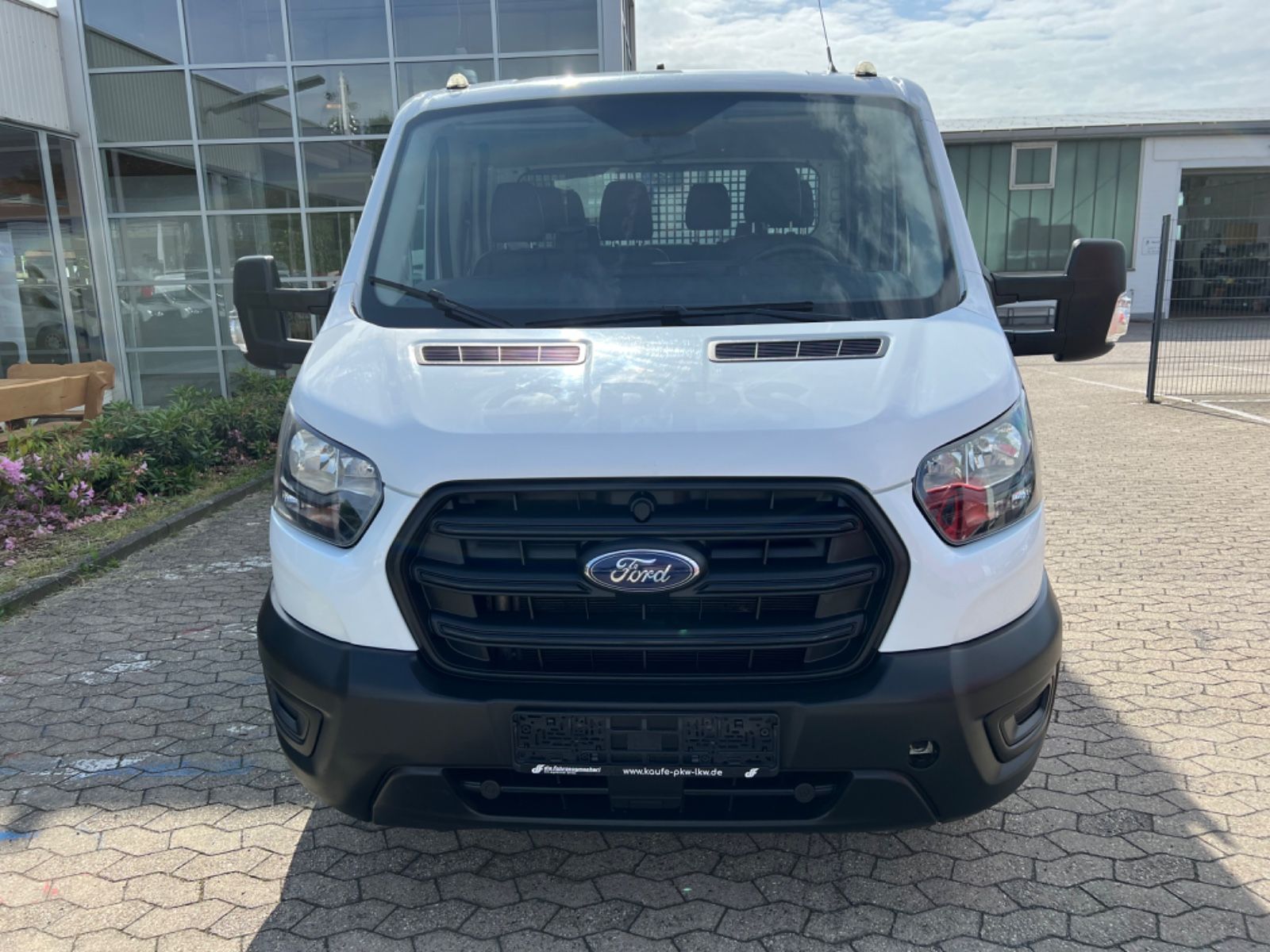 Fahrzeugabbildung Ford Transit Pritsche 350 L2 Doppelkabine *Allrad*