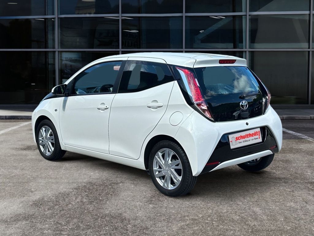 Fahrzeugabbildung Toyota Aygo x-play touch