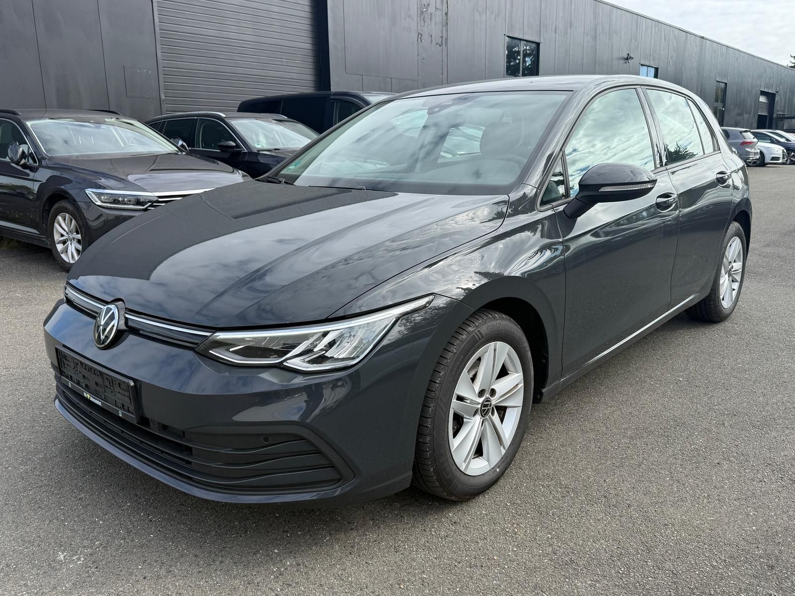 Volkswagen Golf - 1