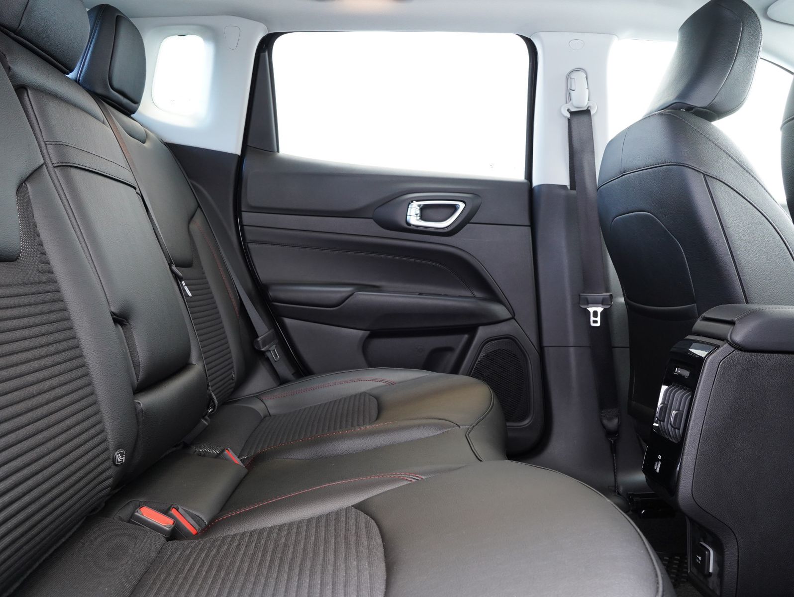 Fahrzeugabbildung Jeep Compass 1.5 MultiAir Mild Hybrid BLACK/KAMERA