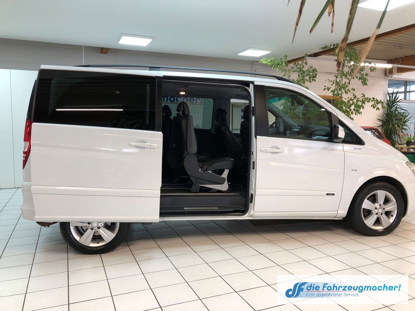 Fahrzeugabbildung Mercedes-Benz Viano 3.0 CDI Trend Edition Kompakt Navi Klimaau