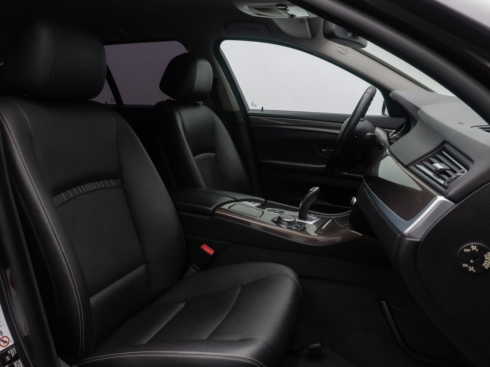 Fahrzeugabbildung BMW 530d xD Modern Line AHK HUD HiFi Leder Standheiz