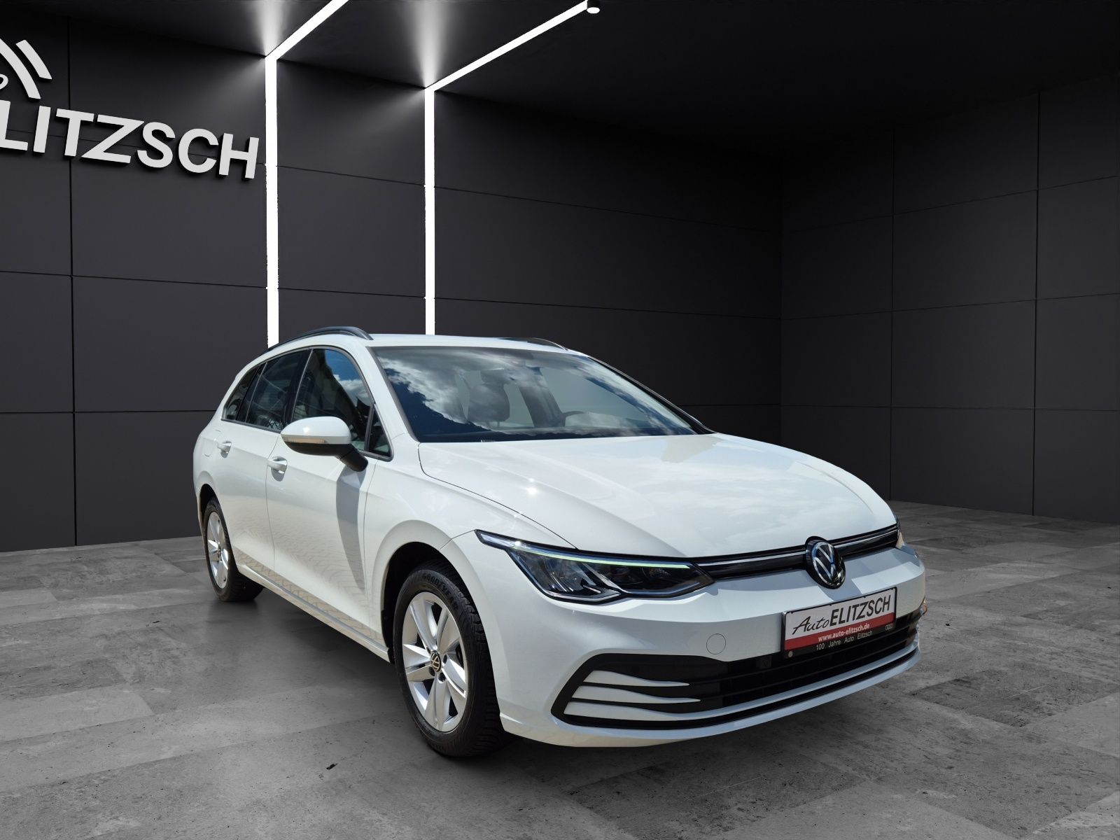 Fahrzeugabbildung Volkswagen Golf VIII Variant Life LED GRA SHZ LANE ASSIST
